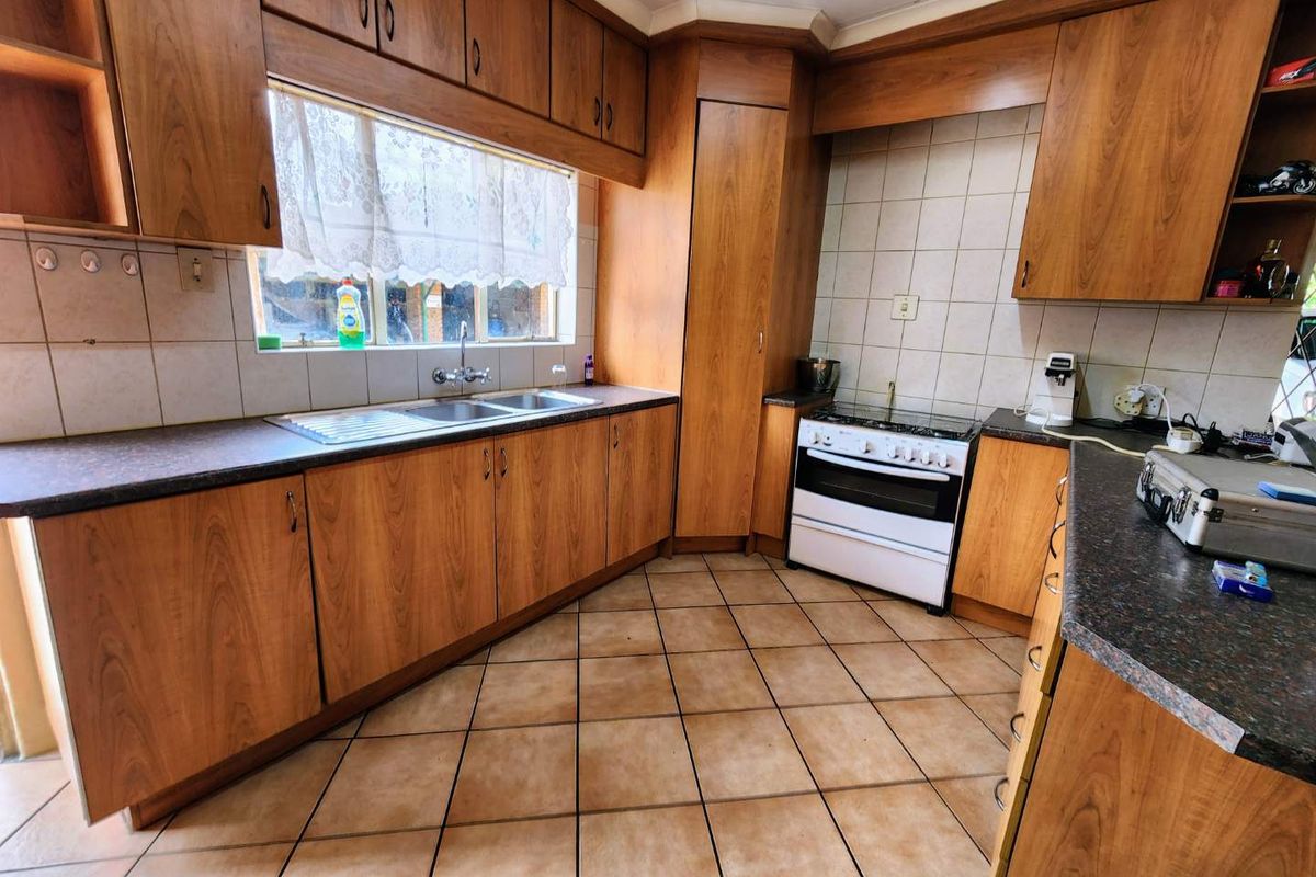 Unbeatable Triple-Income Investment: R26,000 Monthly Potential in One Prime Location - Photo 2