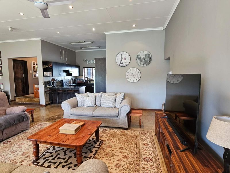 Modern 3 Bedroom Open Plan Family Home - Photo 7