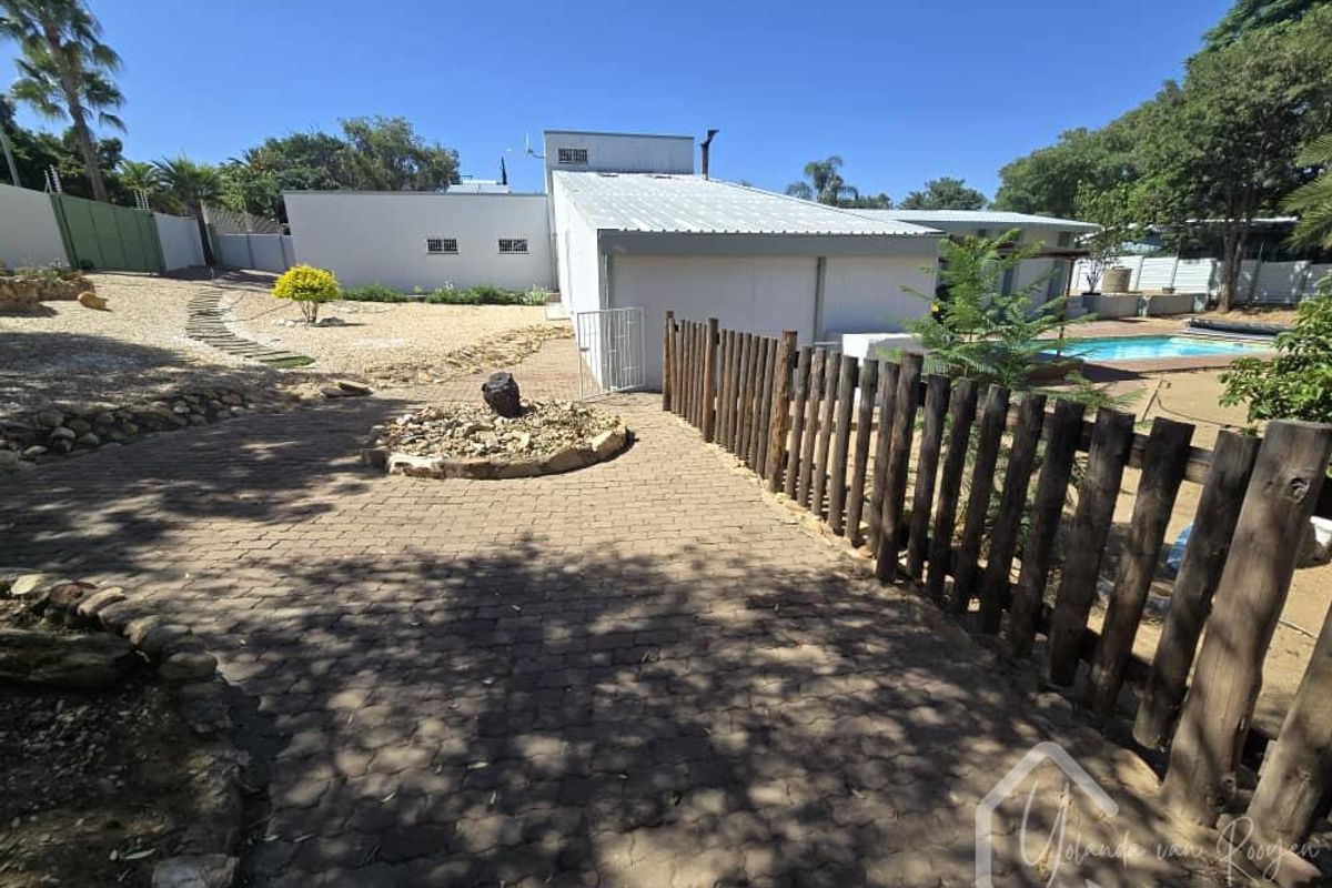 NEWLY LISTED - SPACIOUS SANCTUARY - Photo 5