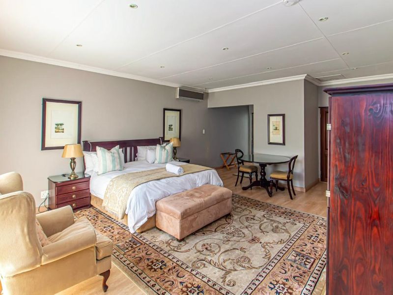 Elegant seven bedroomed house for sale in Houghton - Photo 9
