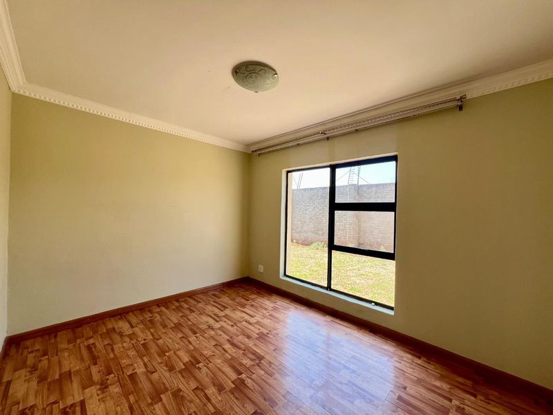 For Sale: Stunning Double-Story 5-Bedroom, 3-Bathroom Family Home - Photo 10