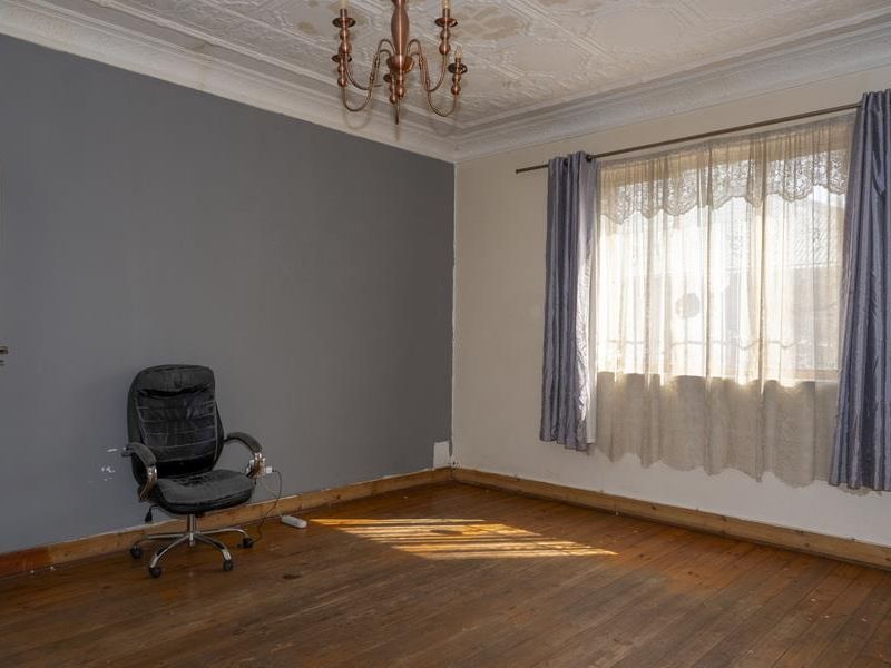 CHARMING 3-BEDROOM HOME IN KENSINGTON - Photo 7