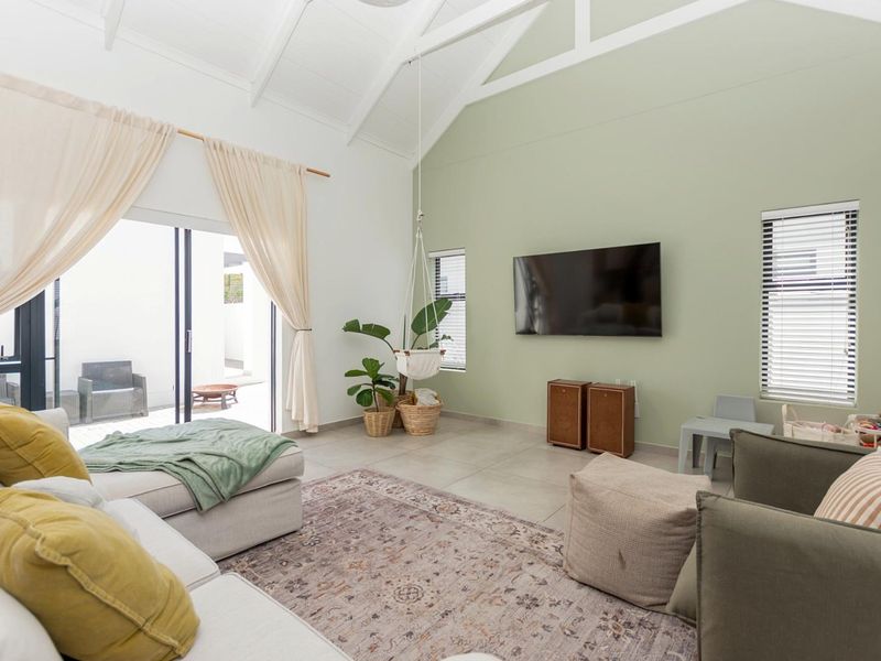 Modern 3 Bedroom House in Laguna Heights Estate - Photo 3