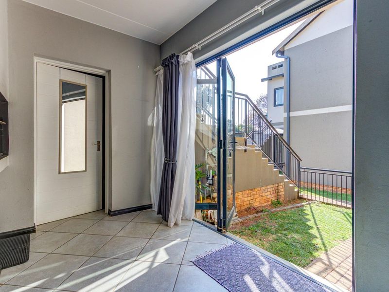 MODERN GROUND FLOOR UNIT with ENERGY SAVING FEATURES and PET FRIENDLY TOO! - Photo 2