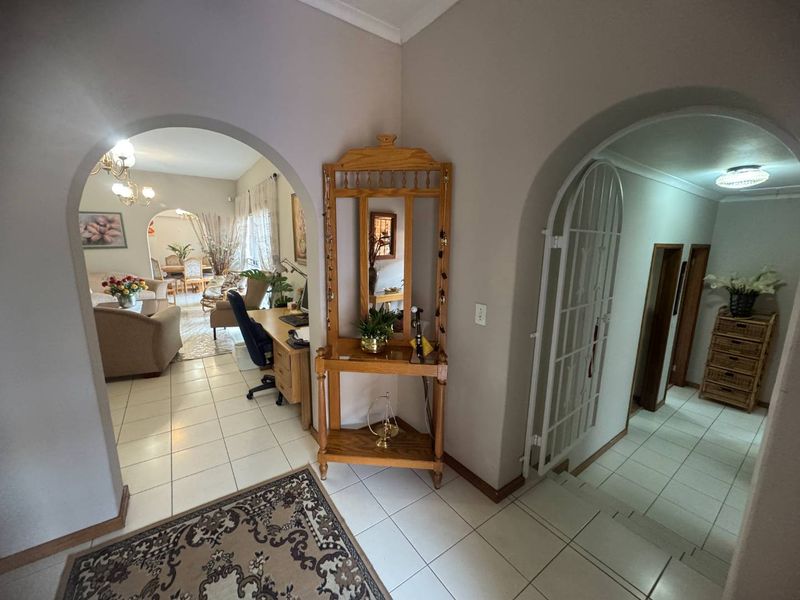 Huge Face Brick Home for Sale - Photo 4