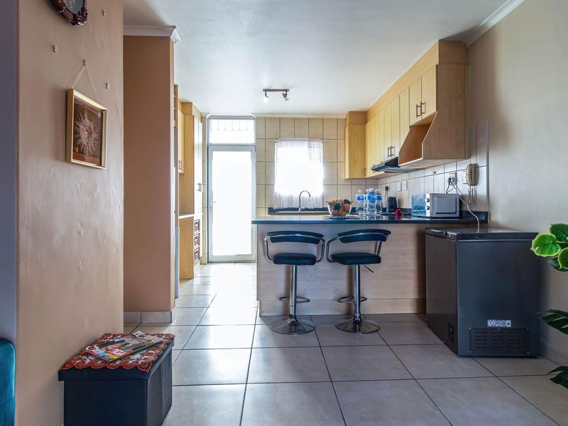 Seaside Escape – Comfort with Coastal Charm and Lifestyle Perks - Photo 8