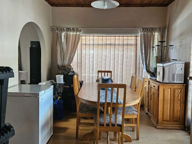 4 bedroom house with solar panels and swimming pool for sale - Photo 6