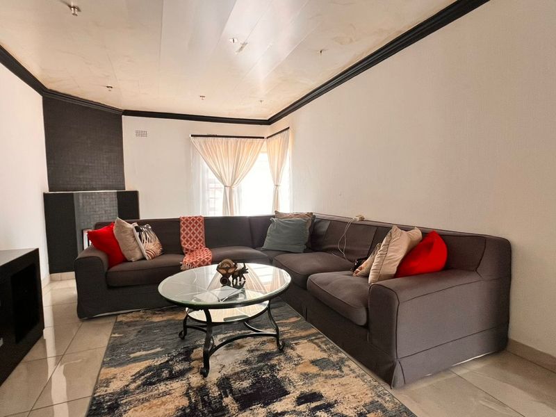 Luxury meets Tranquility in Benoni(Actonville),Morden 3 Bedroom Sanctuary with office space,scullery and heated floors - Photo 3