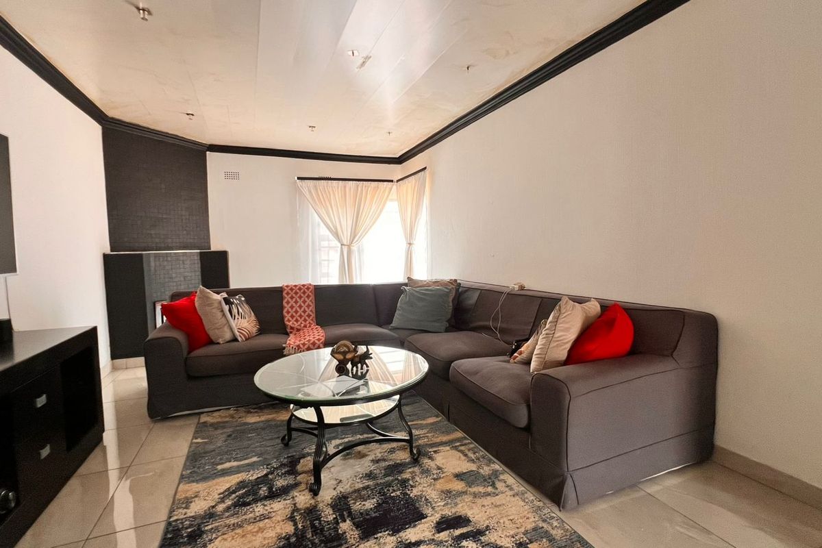 Luxury meets Tranquility in Benoni(Actonville),Morden 3 Bedroom Sanctuary with office space,scullery and heated floors - Photo 3