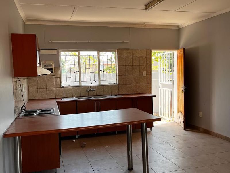 🏡 For Sale: Spacious Residential Property in Extension 1, Outapi - Photo 6