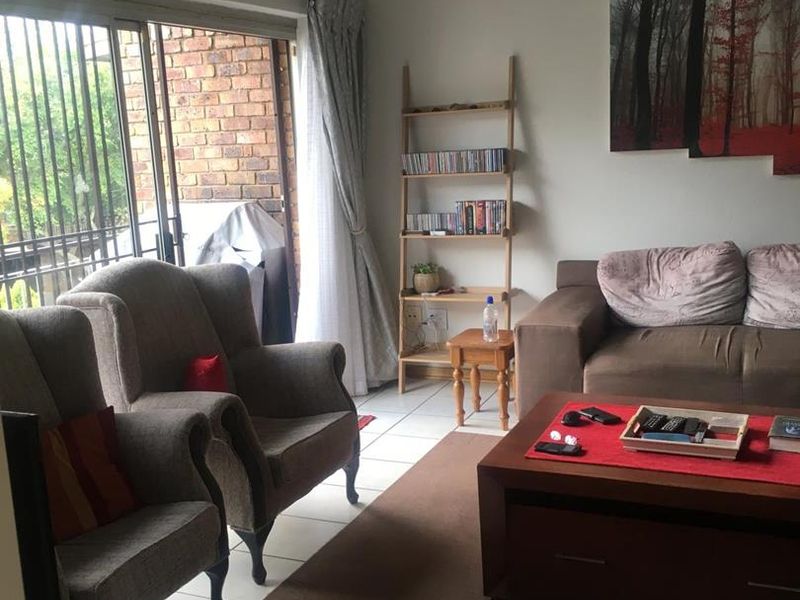 1st floor 3 bedroom apartment in secure complex - Photo 6