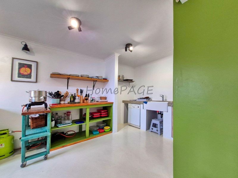 Meersig, Walvis Bay:  Spacious 3 Bedr Home with 1 Bedr Flat is for sale - Photo 8
