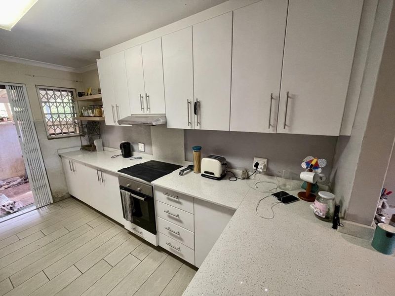 Hendra - Charming 3-Bedroom Townhouse in Leafy Riverside, Durban North - Photo 10