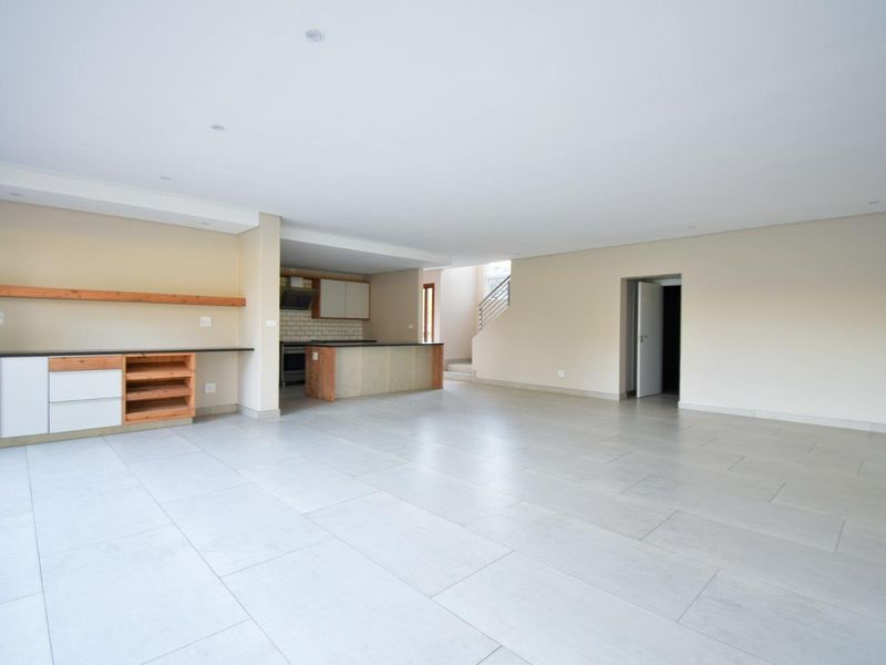 Large corner home in the popular Taemane Golf View Estate - Moreleta Park - Photo 7