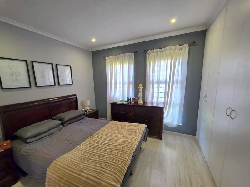 2 Bedroom, 2 Bathroom Simplex FOR SALE in Aintree Lane! - Photo 7
