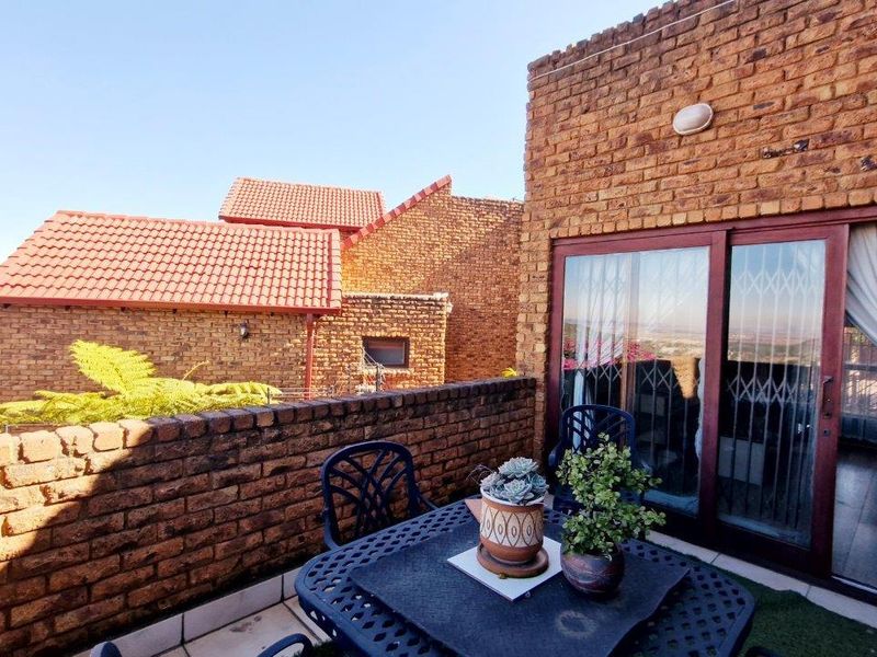 DON'T MISS OUT ON THIS AMAZING FAMILY HOME!!! - Photo 6