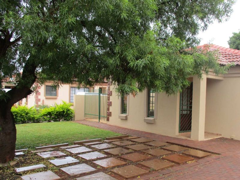 FAMILY HOME FOR SALE IN SECURE ESTATE - Photo 1