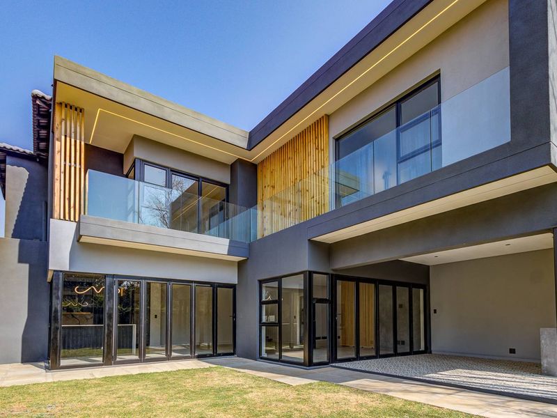 EXQUISITE DOUBLE STOREY HOME - Photo 3