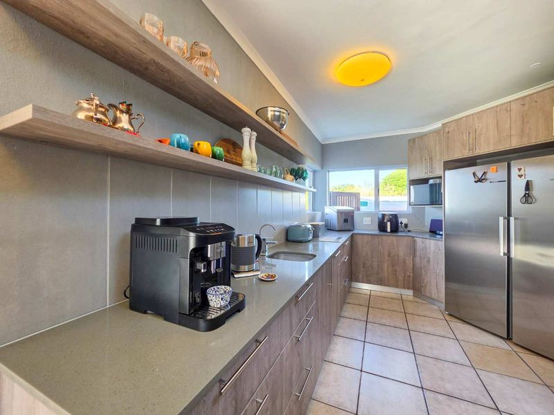 Golf Course Living with Spectacular Ocean Views – Stilbaai West - Photo 3