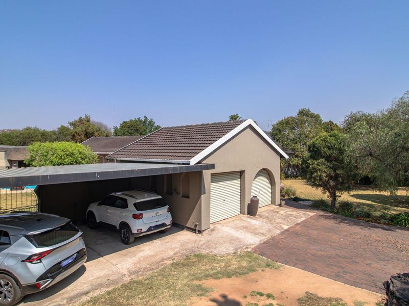 DREAM HOME IN BRACKENHURST!  Space, Comfort, and Style - Photo 3