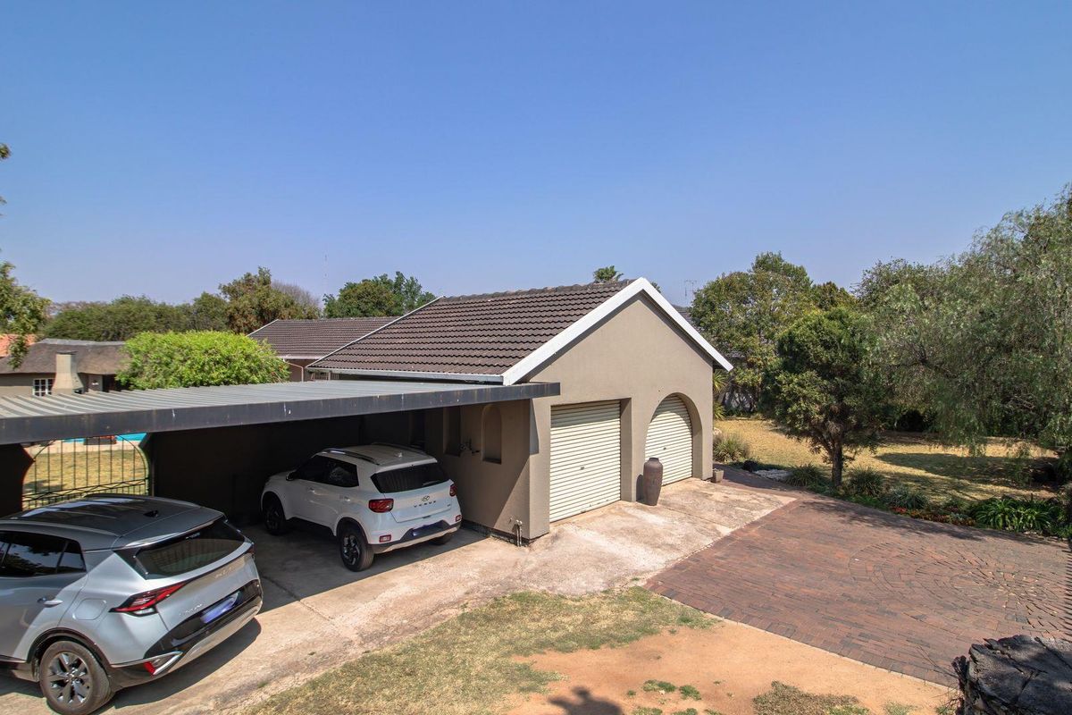 DREAM HOME IN BRACKENHURST!  Space, Comfort, and Style - Photo 3