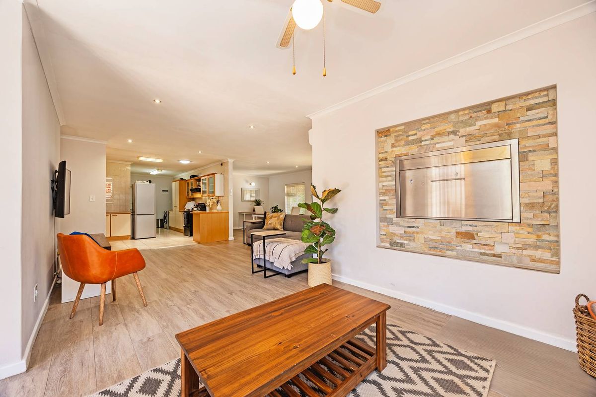 The Perfect Blend of Comfort, Style & Smart Living in Plattekloof - Photo 3