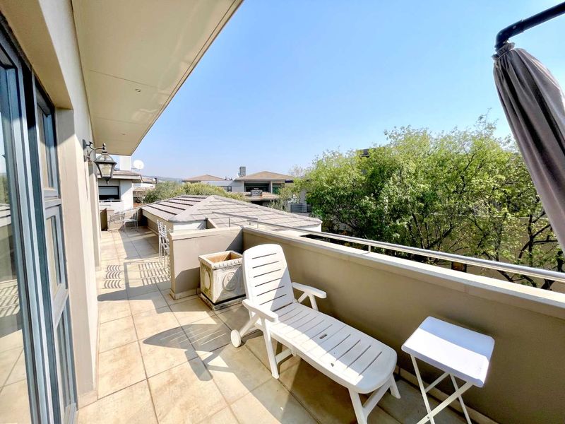 Elegant Family Living in Lombardy Estate – Luxury, Space & Timeless Comfort - Photo 8