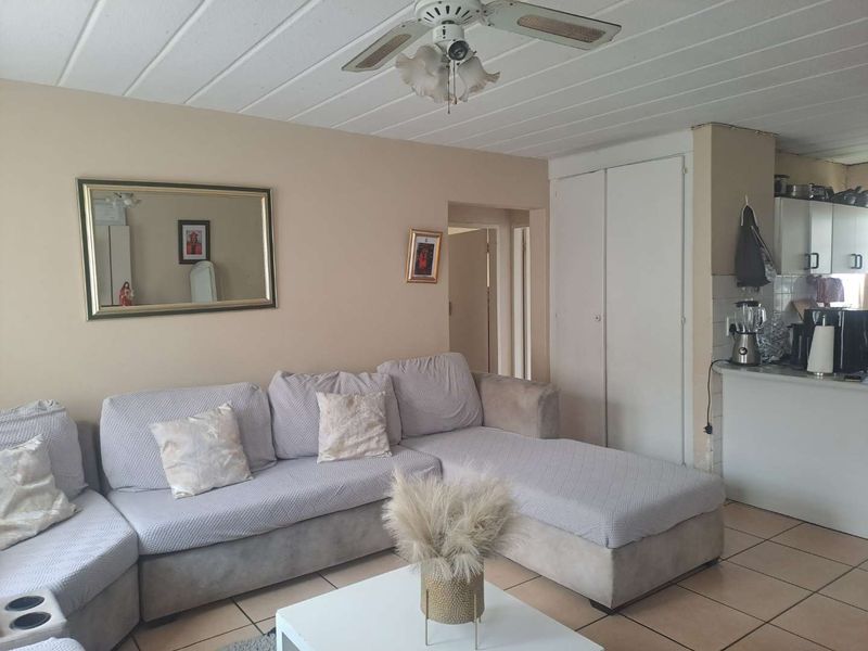 Ground floor apartment for sale in Die Hoewes. - Photo 6