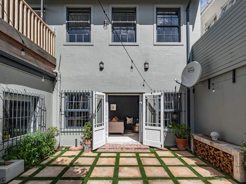 A MODERN DESIGN MASTERPIECE - Photo 3