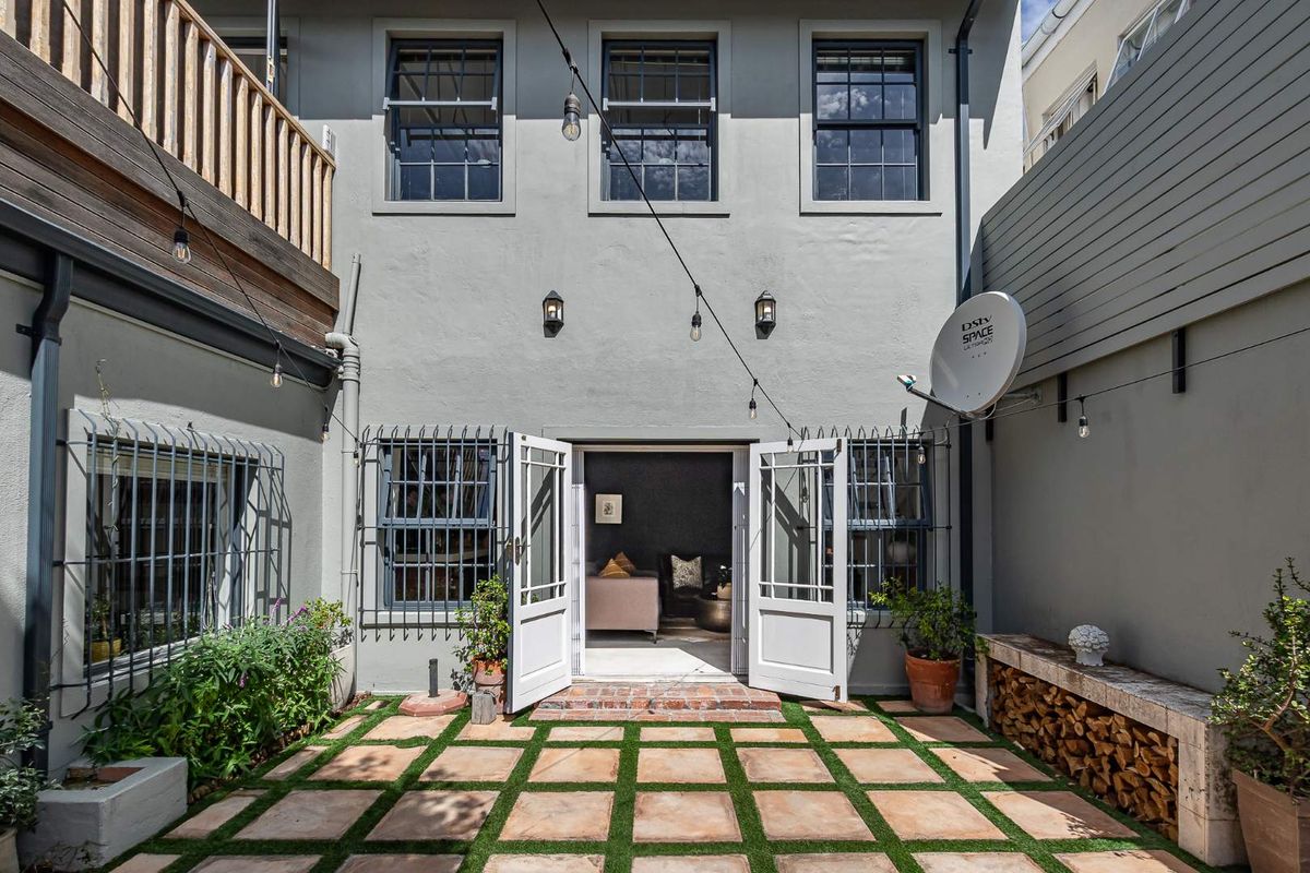 A MODERN DESIGN MASTERPIECE - Photo 3