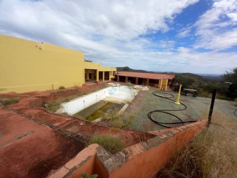 Renovators  Dream  - Price Negotiable - Photo 2