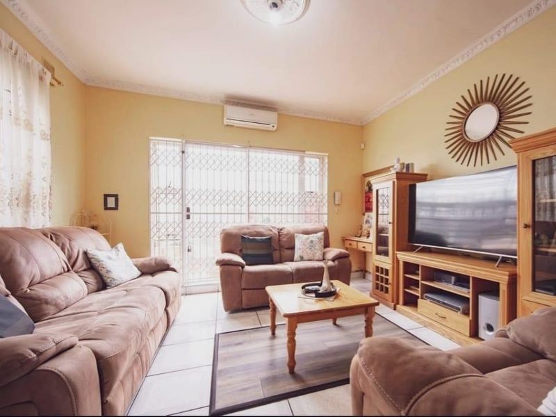 Cozy Family Home in Westcliff with Great Features - Photo 2