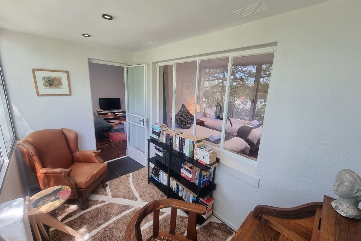 Stunning Furnished 2-Bedroom Apartment for Rent in Tamboerskloof - Photo 4