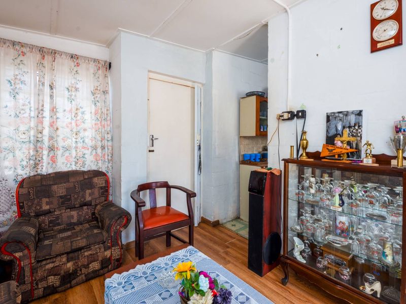 Charming 3-Bedroom Freestanding Home in Ocean View – Estate Late Sale for R850,000 - Photo 3