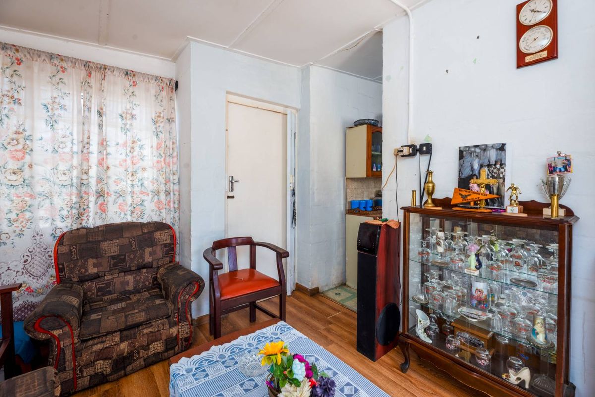 Charming 3-Bedroom Freestanding Home in Ocean View – Estate Late Sale for R850,000 - Photo 3
