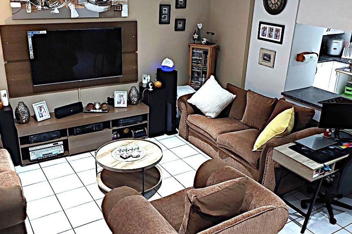 Modern Duplex with Solar Power in New Redruth - Photo 4