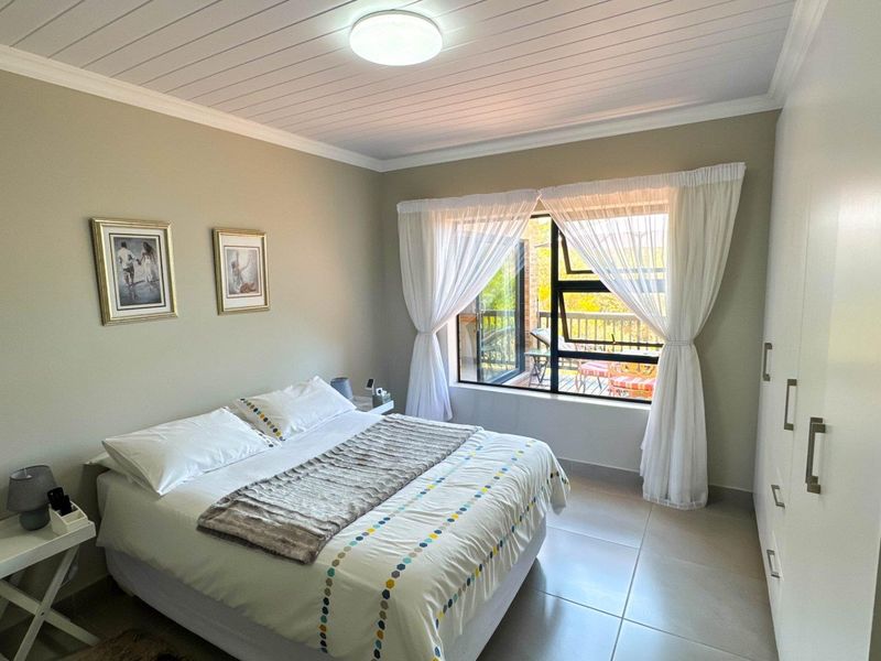 Coastal Living Redefined: Spacious Duet with Scenic Vistas! - Photo 8