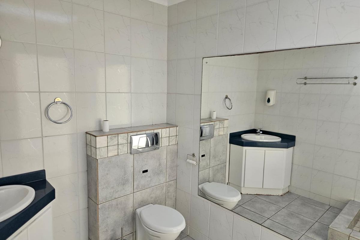 **Cozy 1-Bedroom Unit in Shared Home – Ideal for Single or Couple** - Photo 4