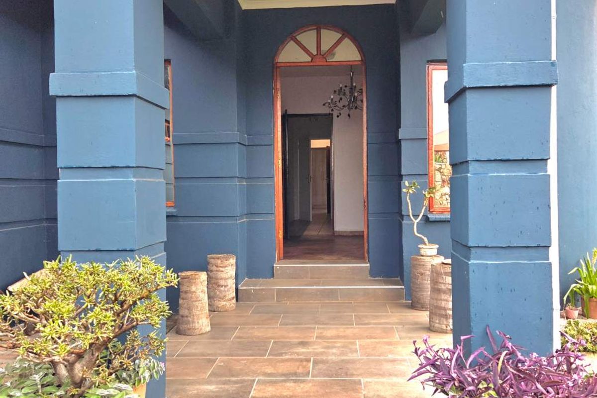 4 BEDROOM HOME IN RANDHART - Photo 3