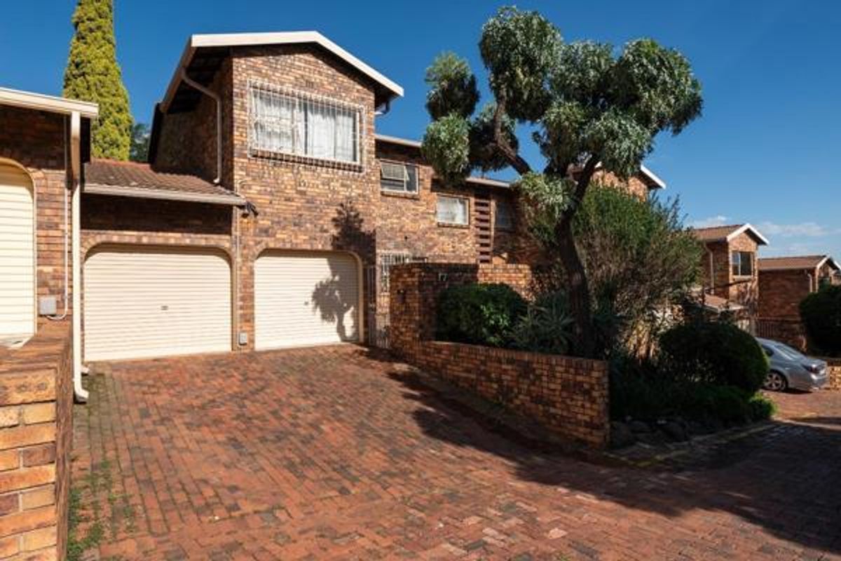3 Bedroom Family Home in a Secure Glenvista Gardens Complex - Photo 2