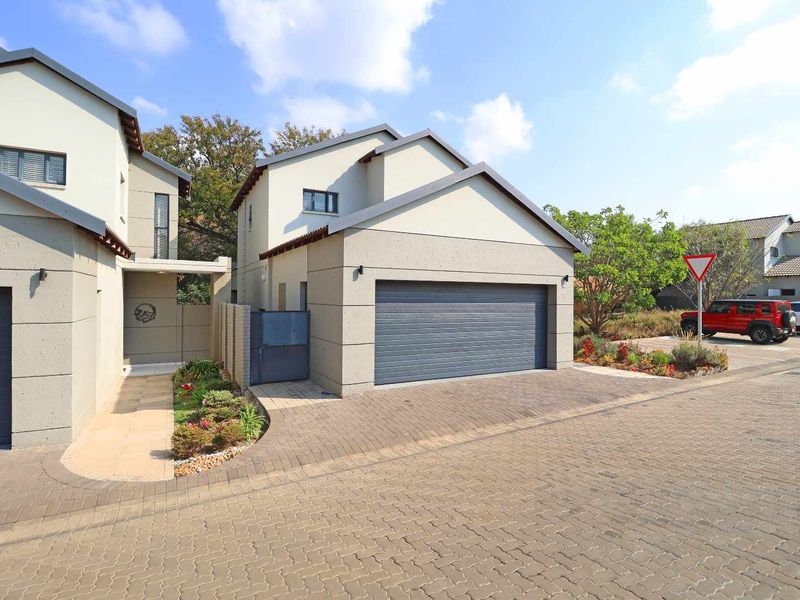 Stylish and Private 3-Bedroom Home in Springwood Estate - Photo 1