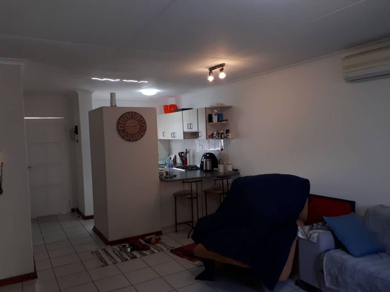 Pet Friendly Town House For Sale In Kleine Kuppe - Photo 8