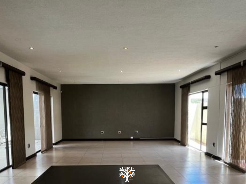 Family Home For Sale | Suiderhof | N$4 200 000 - Photo 3