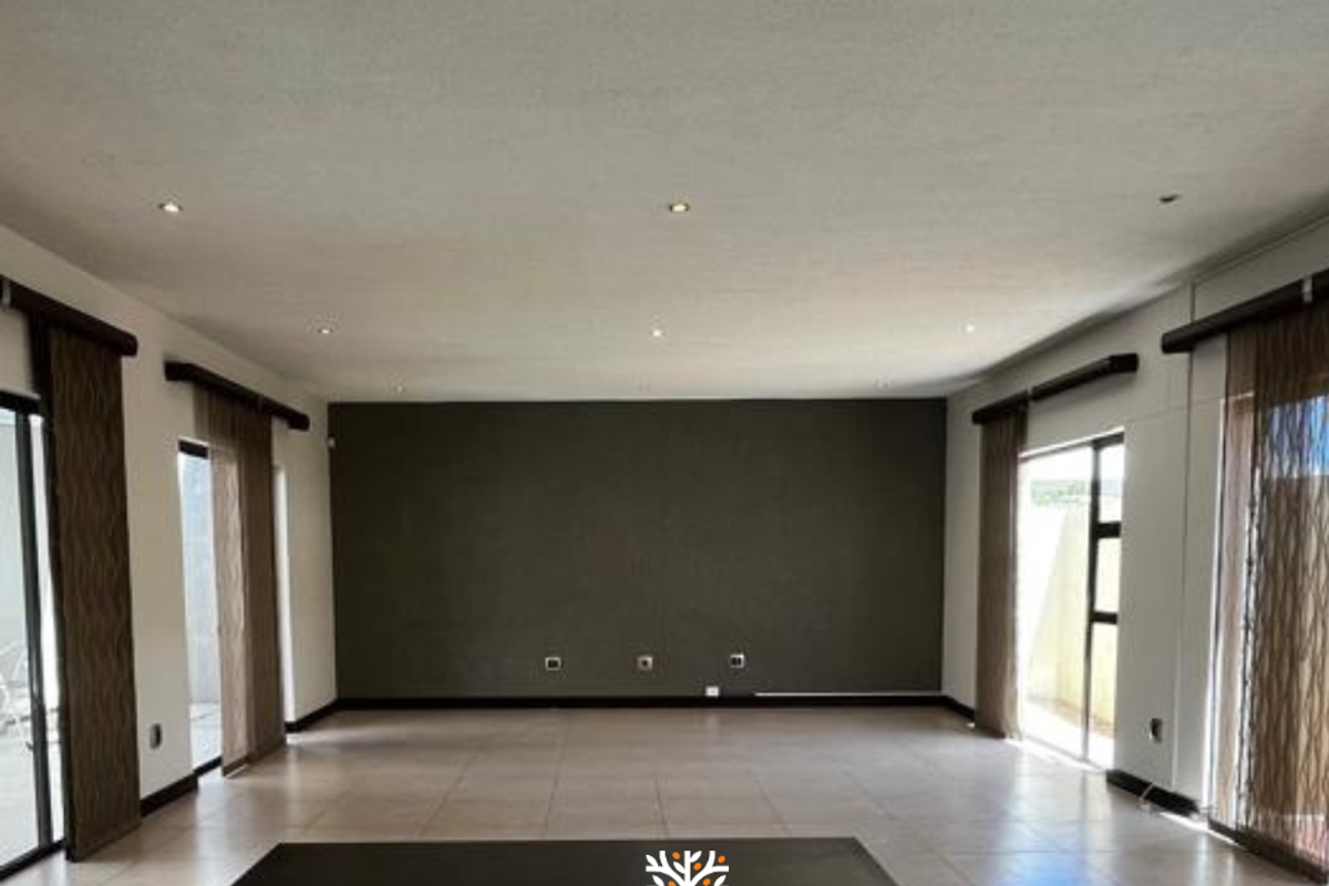 Family Home For Sale | Suiderhof | N$4 200 000 - Photo 3