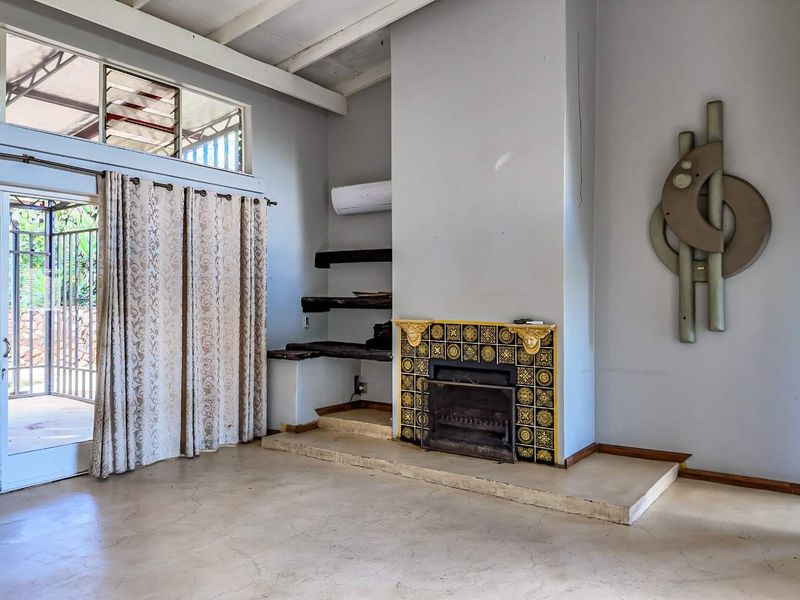 "Dive Into Comfort: Stunning Poolside Sanctuary with Granny Flat!" - Photo 5