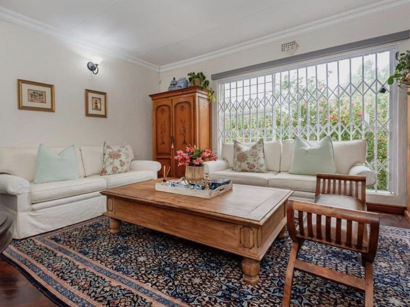 A Private Garden Duplex Offering Exceptional Space, Style, and Modern Convenience - Photo 5