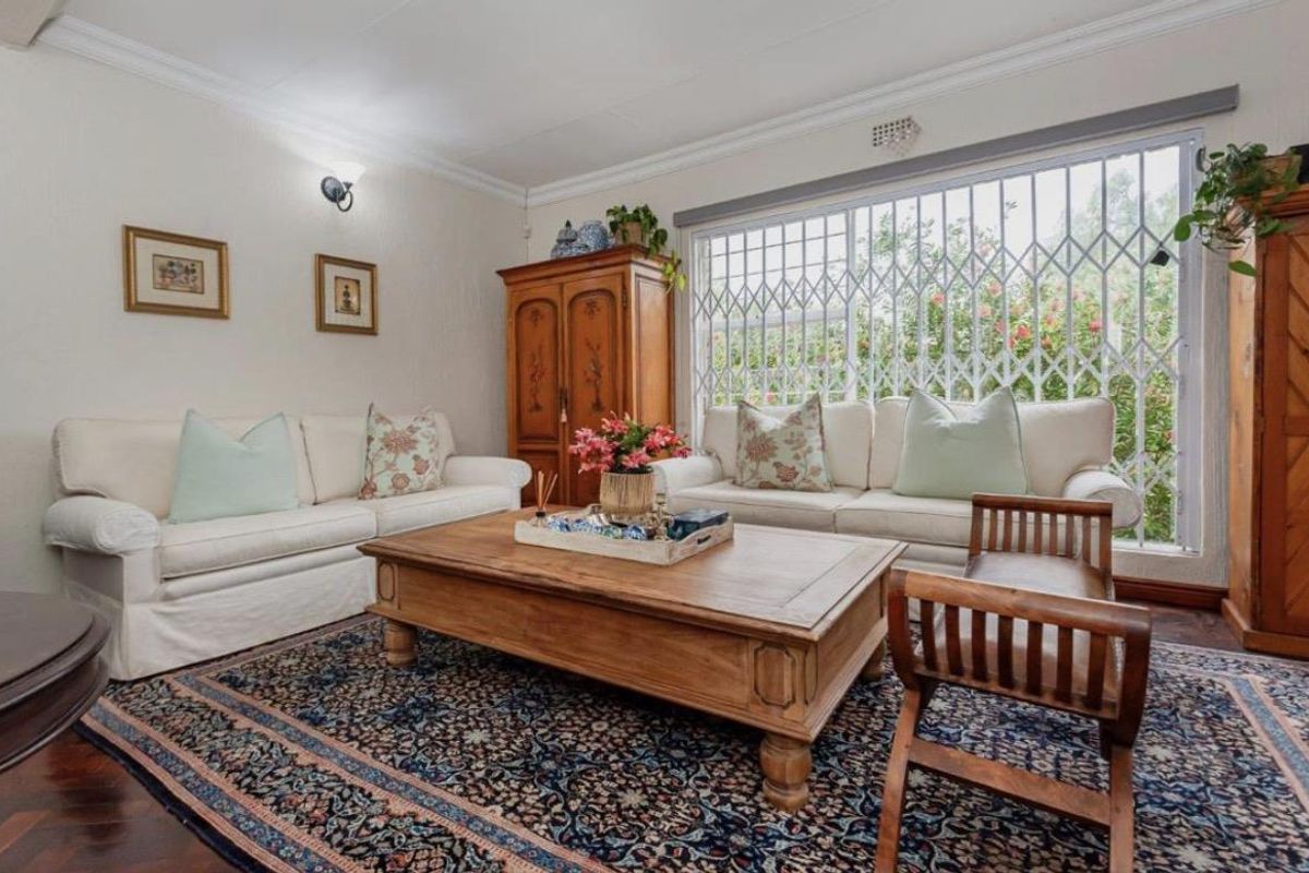 A Private Garden Duplex Offering Exceptional Space, Style, and Modern Convenience - Photo 5