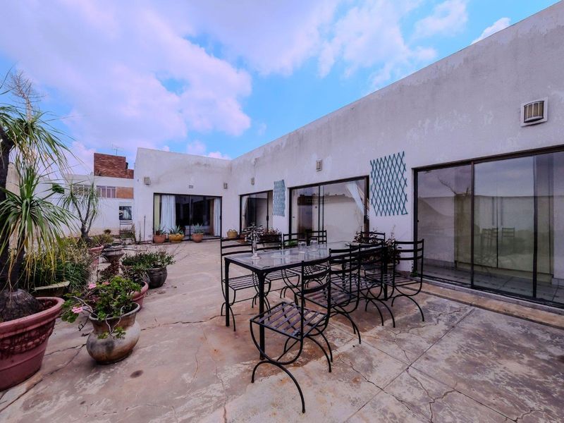 Perfect Penthouse in this Heritage Complex "Gleneagles" with Views! - Photo 2