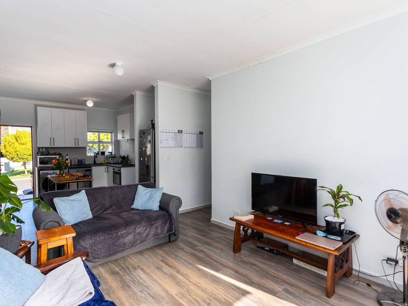 Marvelous 4 Bedroom Home For Sale In Mount Simon Estate - Photo 6