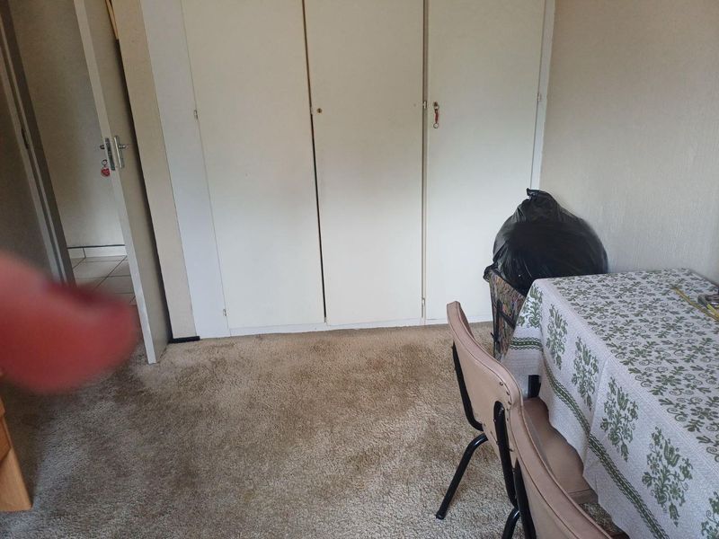 VERSATILE FAMILY HOME WITH BUSINESS POTENTIAL IN VAN RIEBEECK PARK - Photo 8